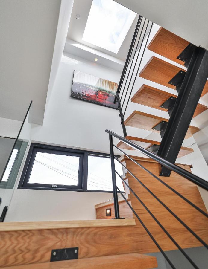 New Modern 1400 Sq Ft Coach House Near Everything Toronto Bagian luar foto