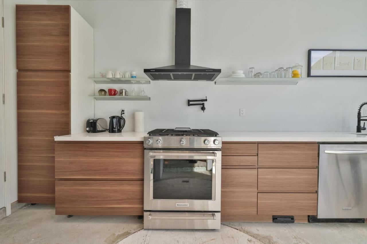 New Modern 1400 Sq Ft Coach House Near Everything Toronto Bagian luar foto