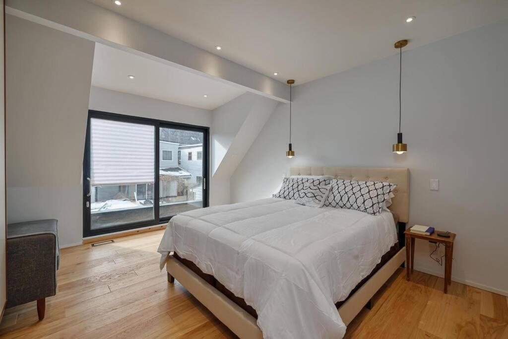 New Modern 1400 Sq Ft Coach House Near Everything Toronto Bagian luar foto