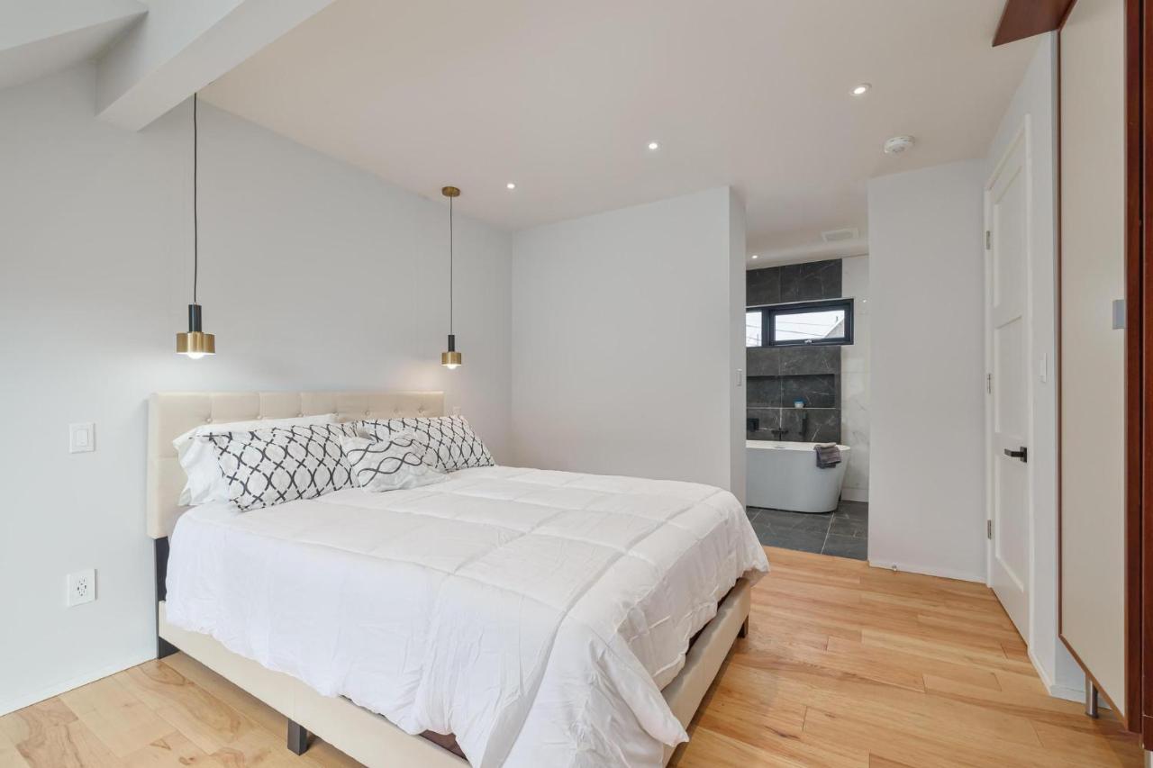 New Modern 1400 Sq Ft Coach House Near Everything Toronto Bagian luar foto