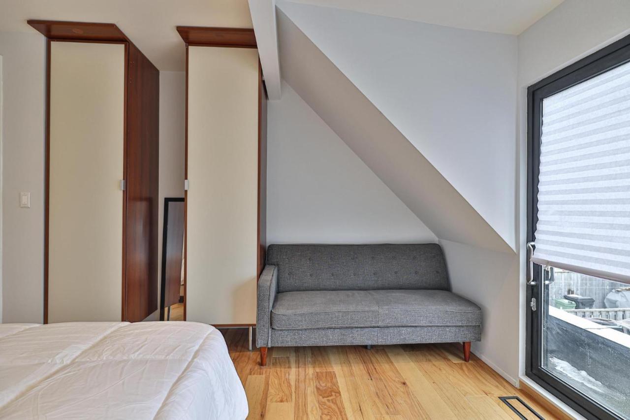 New Modern 1400 Sq Ft Coach House Near Everything Toronto Bagian luar foto