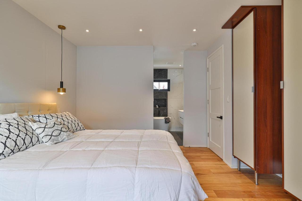 New Modern 1400 Sq Ft Coach House Near Everything Toronto Bagian luar foto