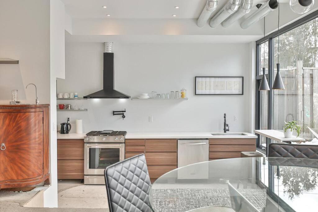 New Modern 1400 Sq Ft Coach House Near Everything Toronto Bagian luar foto