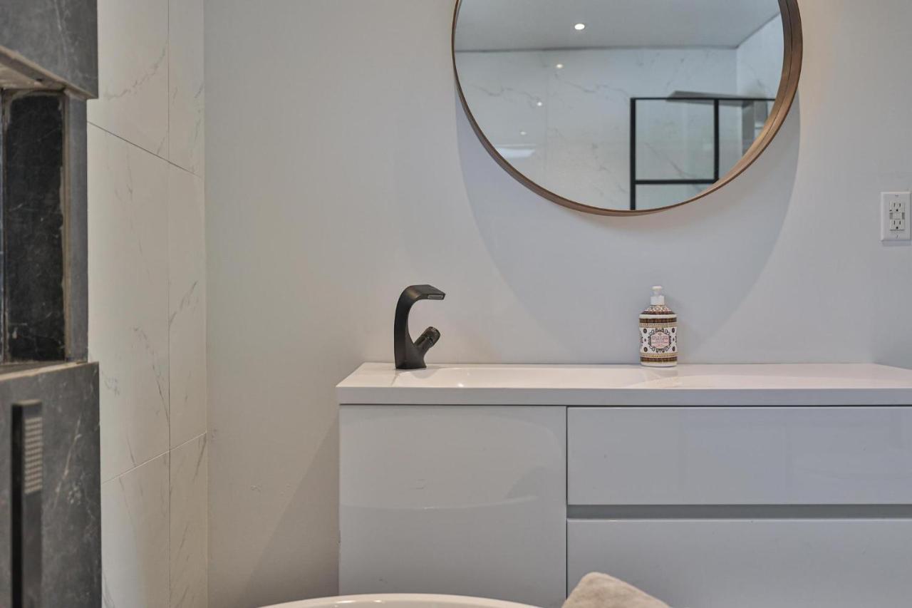 New Modern 1400 Sq Ft Coach House Near Everything Toronto Bagian luar foto