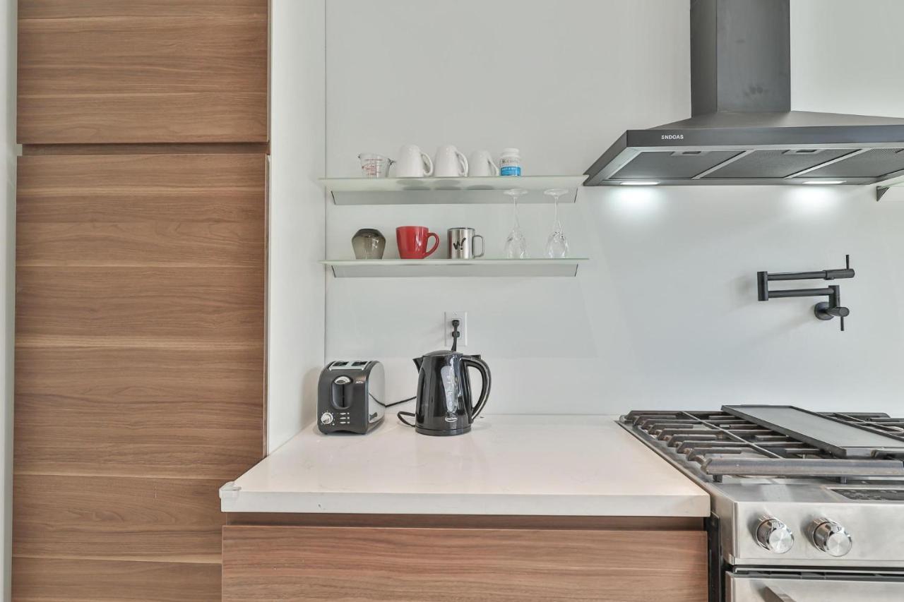 New Modern 1400 Sq Ft Coach House Near Everything Toronto Bagian luar foto