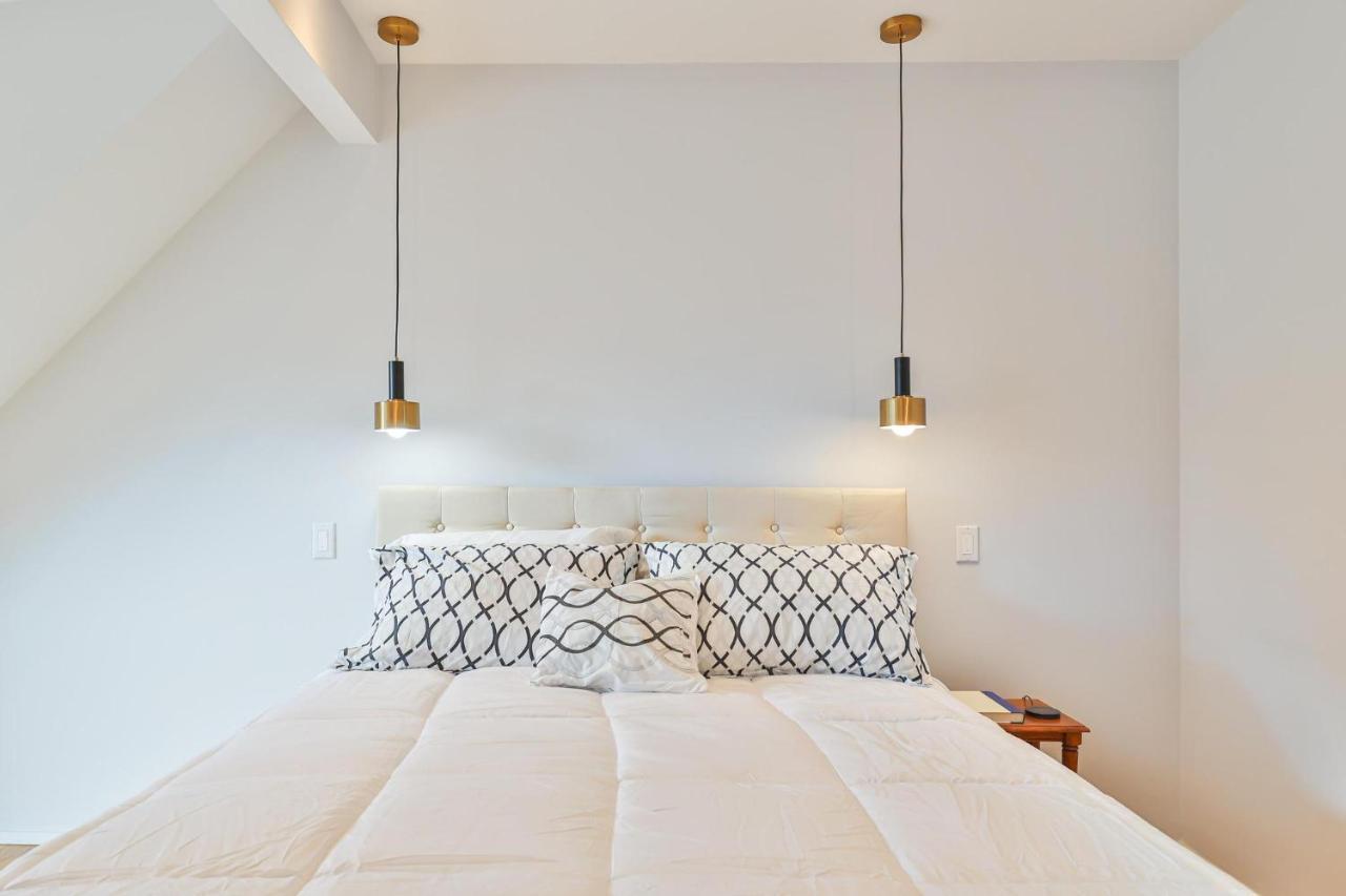 New Modern 1400 Sq Ft Coach House Near Everything Toronto Bagian luar foto
