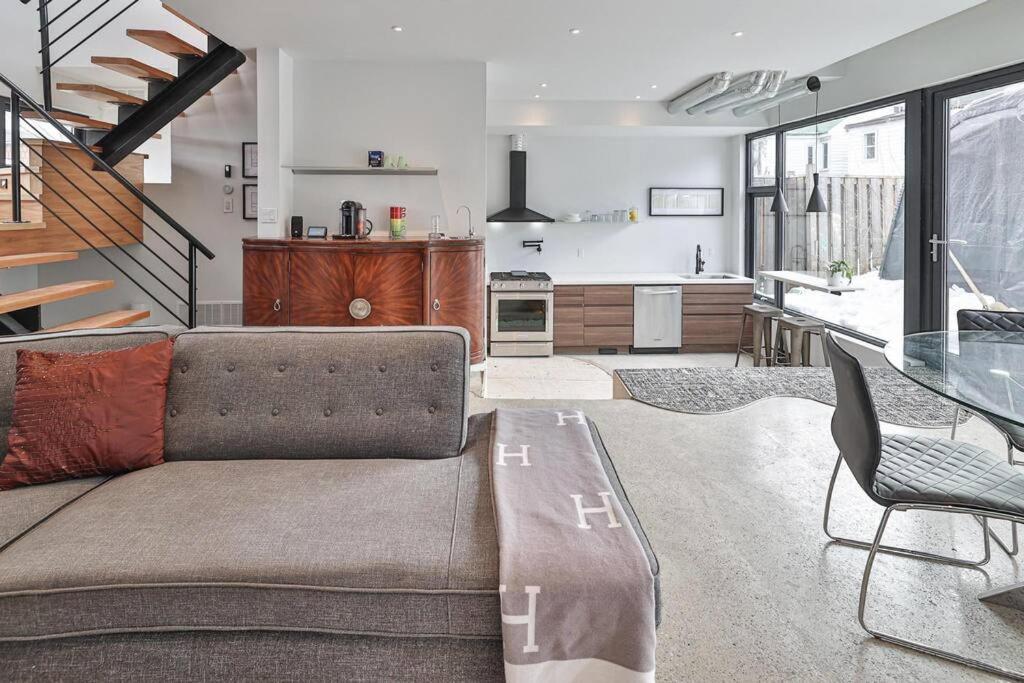 New Modern 1400 Sq Ft Coach House Near Everything Toronto Bagian luar foto