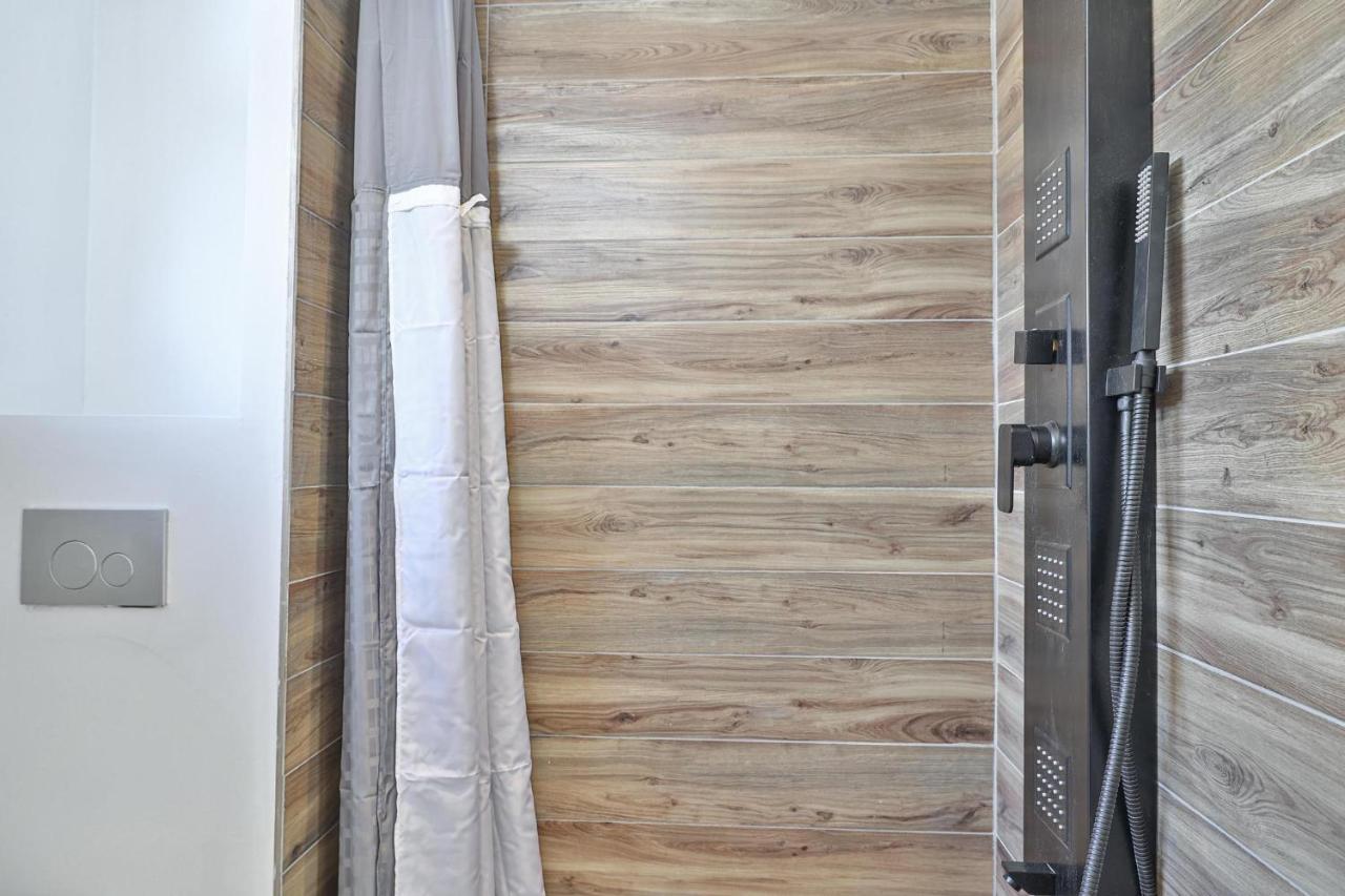 New Modern 1400 Sq Ft Coach House Near Everything Toronto Bagian luar foto
