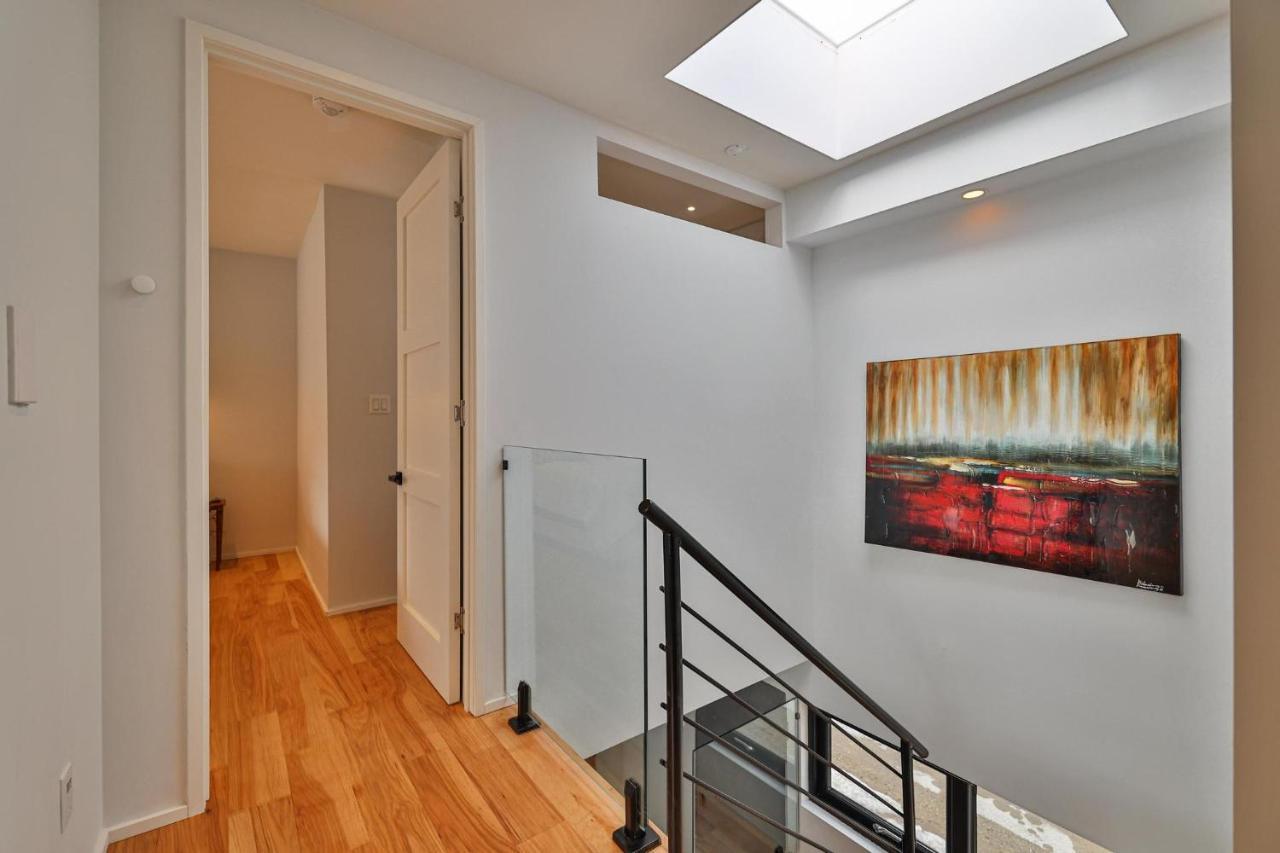 New Modern 1400 Sq Ft Coach House Near Everything Toronto Bagian luar foto