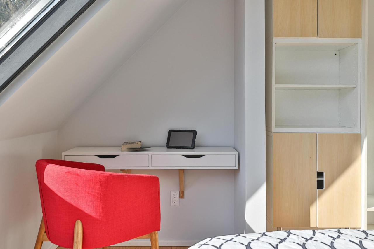 New Modern 1400 Sq Ft Coach House Near Everything Toronto Bagian luar foto